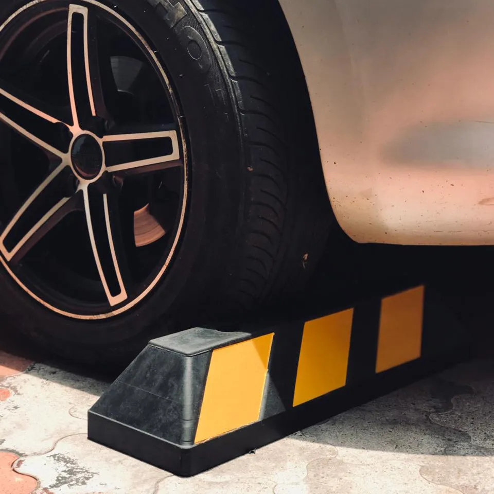 Wheel stopper with tyre